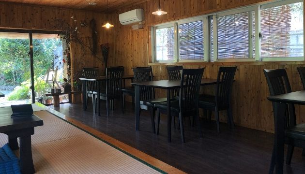 読谷村カフェ七色の風