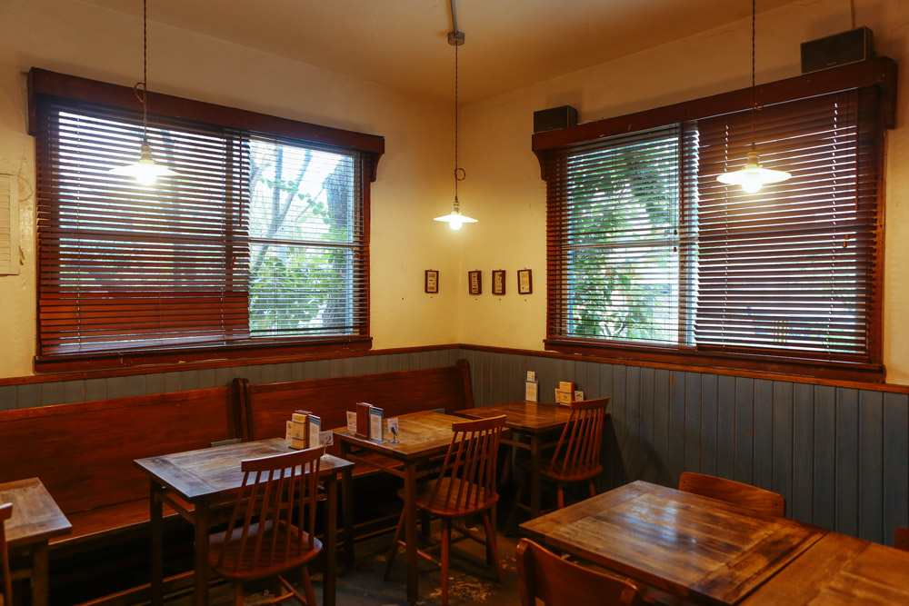 落ち着いた雰囲気の店内