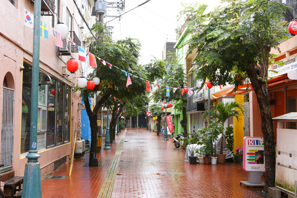 お店の近くを散歩