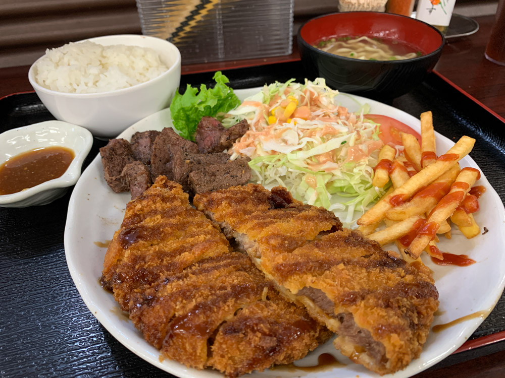 サイコロステーキ豚カツ定食