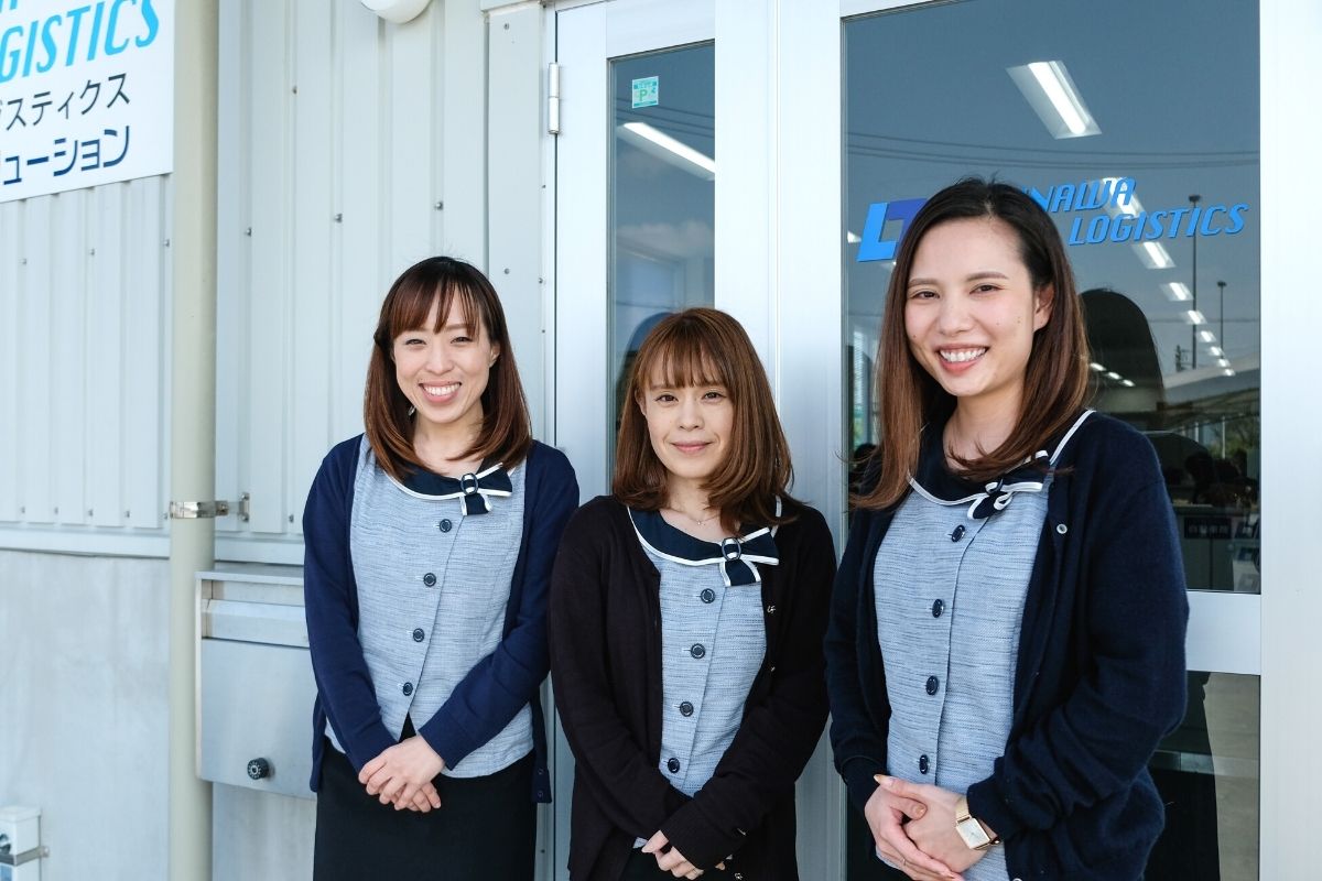 沖縄トータルロジスティクスの女性スタッフ