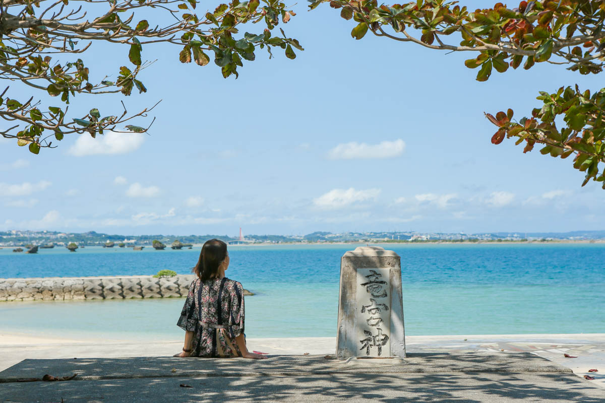 浜比嘉ビーチは超穴場！映える写真が撮れるオトナなビーチ｜沖縄トラベル