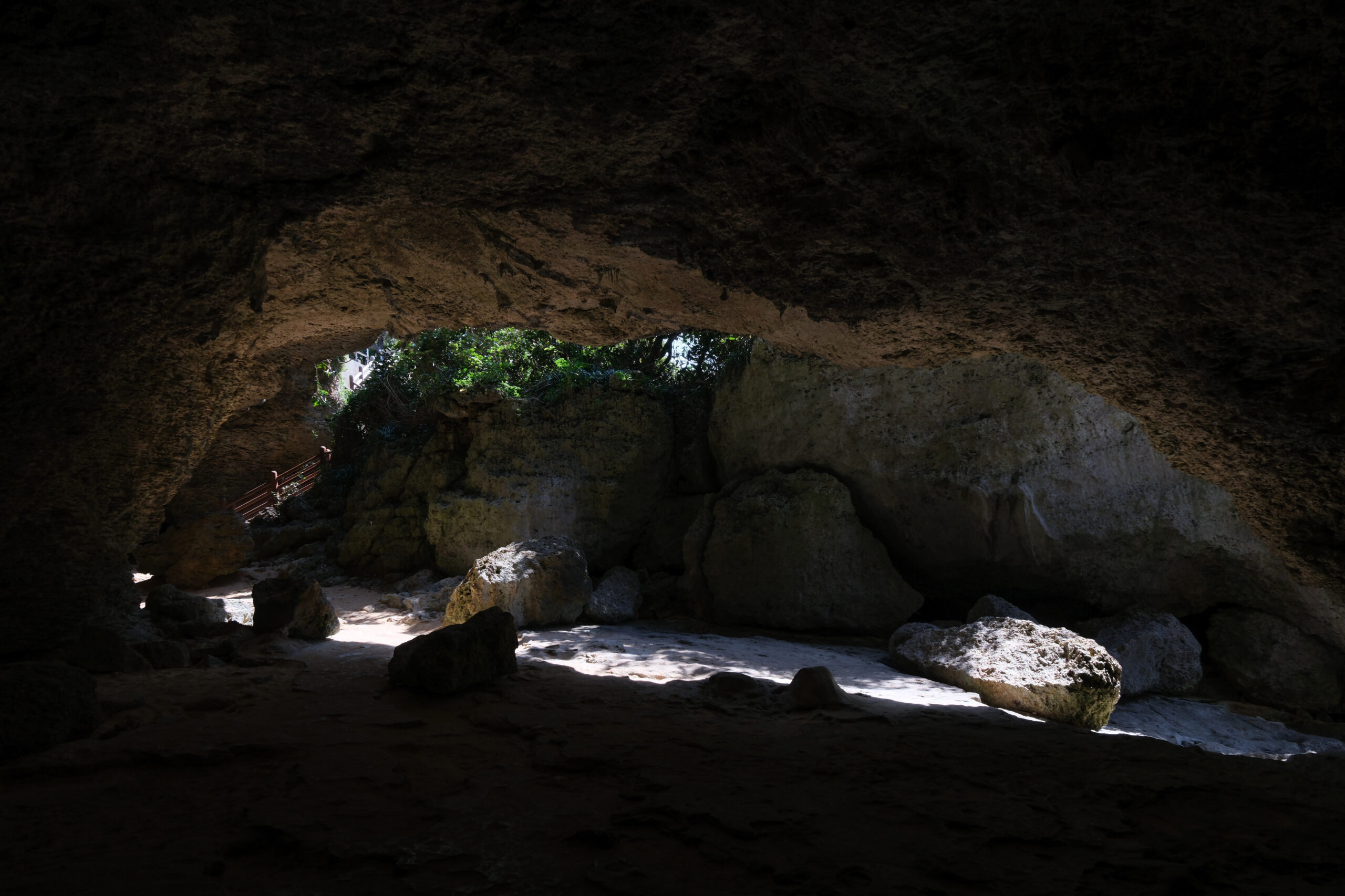 ニャティヤ洞】伊江島の拝所で神秘的な景色を眺めよう｜沖縄トラベル